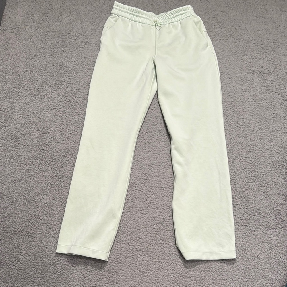 Lululemon Softstreme High-Rise Pant *Full Length
Kohlrabi Green size 6